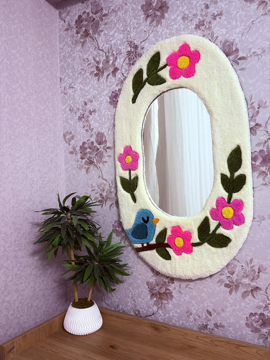 Romantik bir dekorasyon için duvarda sergilenen, 3D traşlama tekniğiyle boyutlandırılmış pastoral desenli el yapımı tufting duvar halısı ayna modeli.