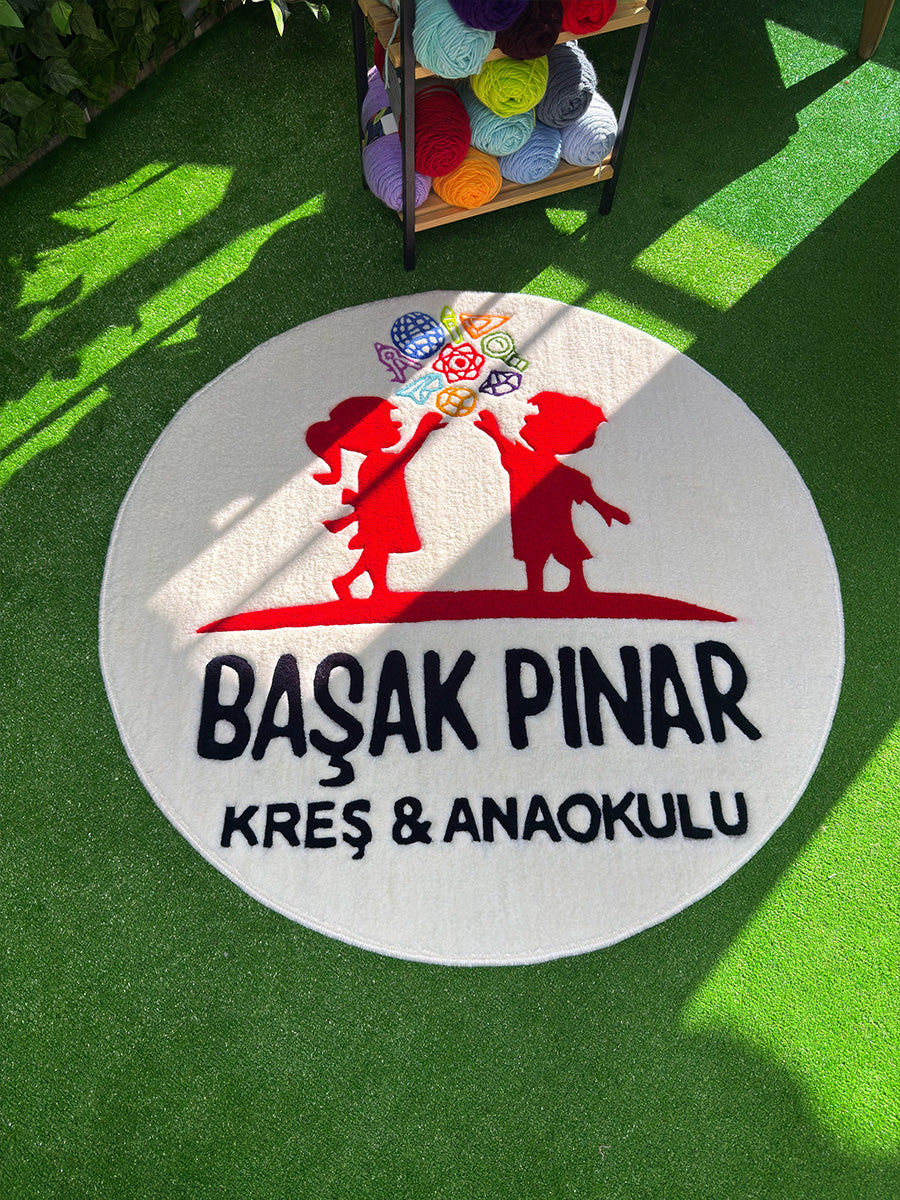 Kusursuz yuvarlak kesimi ve net kenar detaylarıyla dikkat çeken, şirket içi kullanım için üretilmiş özel tasarım tufting duvar halısı.