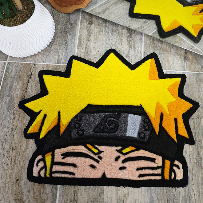 Anime dünyasının ikonik karakteri Naruto Uzumaki figürlü, canlı sarı ve siyah renklerin hakim olduğu el yapımı tufting halı modellerini ve özel tasarım anime serisi halı koleksiyonlarını içeren kategori görseli.