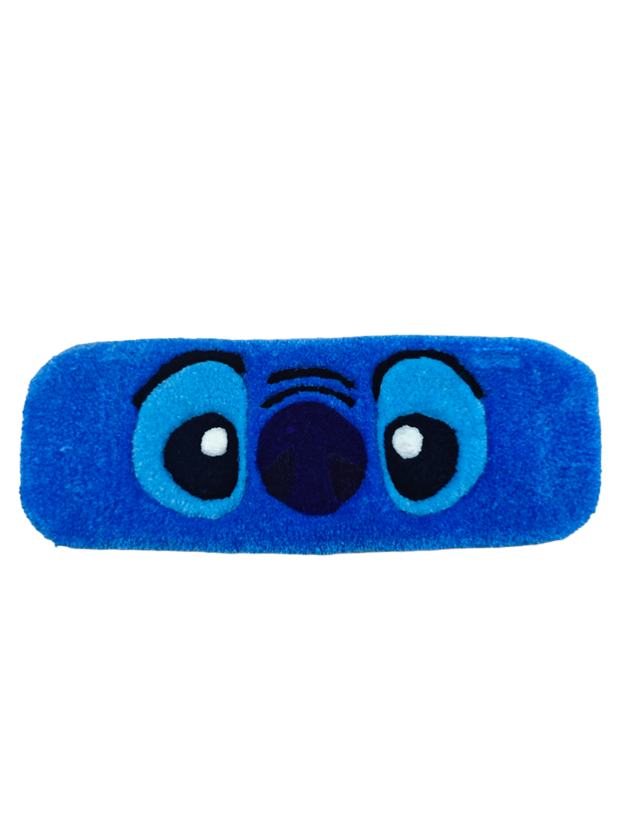 Canlı mavi tonlarında el yapımı tufting dokuma tekniğiyle hazırlanmış, sevimli Stitch karakterinin ikonik yüz detaylarını içeren yumuşak dokulu ergonomik klavye pedi ve bilek desteği.