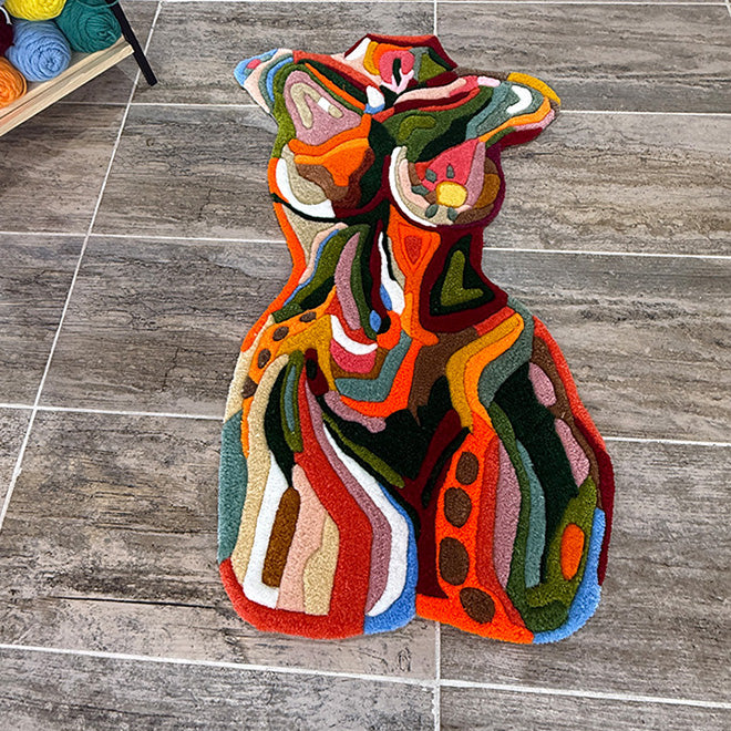 Renkli ve soyut desenlerle bezeli, kadın figürü formundaki Venera el yapımı tufting halı modellerini içeren, modern mekanlar için sanatsal doku ve estetik sunan kategori koleksiyonu.